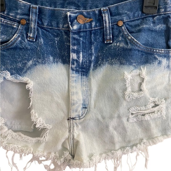 Vintage Wrangler Bleach Dyed Distressed Cut Off Shorts Size 31 High Waisted - Picture 2 of 6